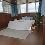 דירה Luxury Beachfront Penthouse With Stunning Views