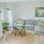 Luxury Beachfront Penthouse With Stunning Views דירה