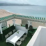 דירה Luxury Beachfront Penthouse With Stunning Views *