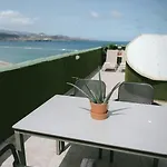 Luxury Beachfront Penthouse With Stunning Views דירה