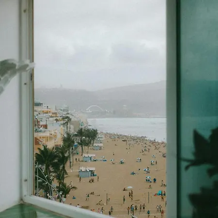 Luxury Beachfront Penthouse With Stunning Views شقة