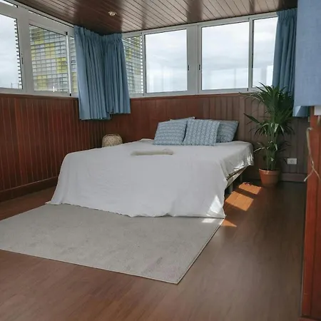 شقة Luxury Beachfront Penthouse With Stunning Views