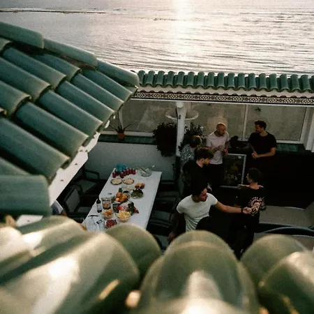 Luxury Beachfront Penthouse With Stunning Views *